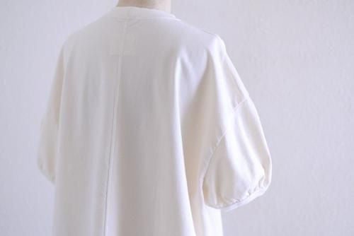 Cotton gathered sleeve pullover in off-white