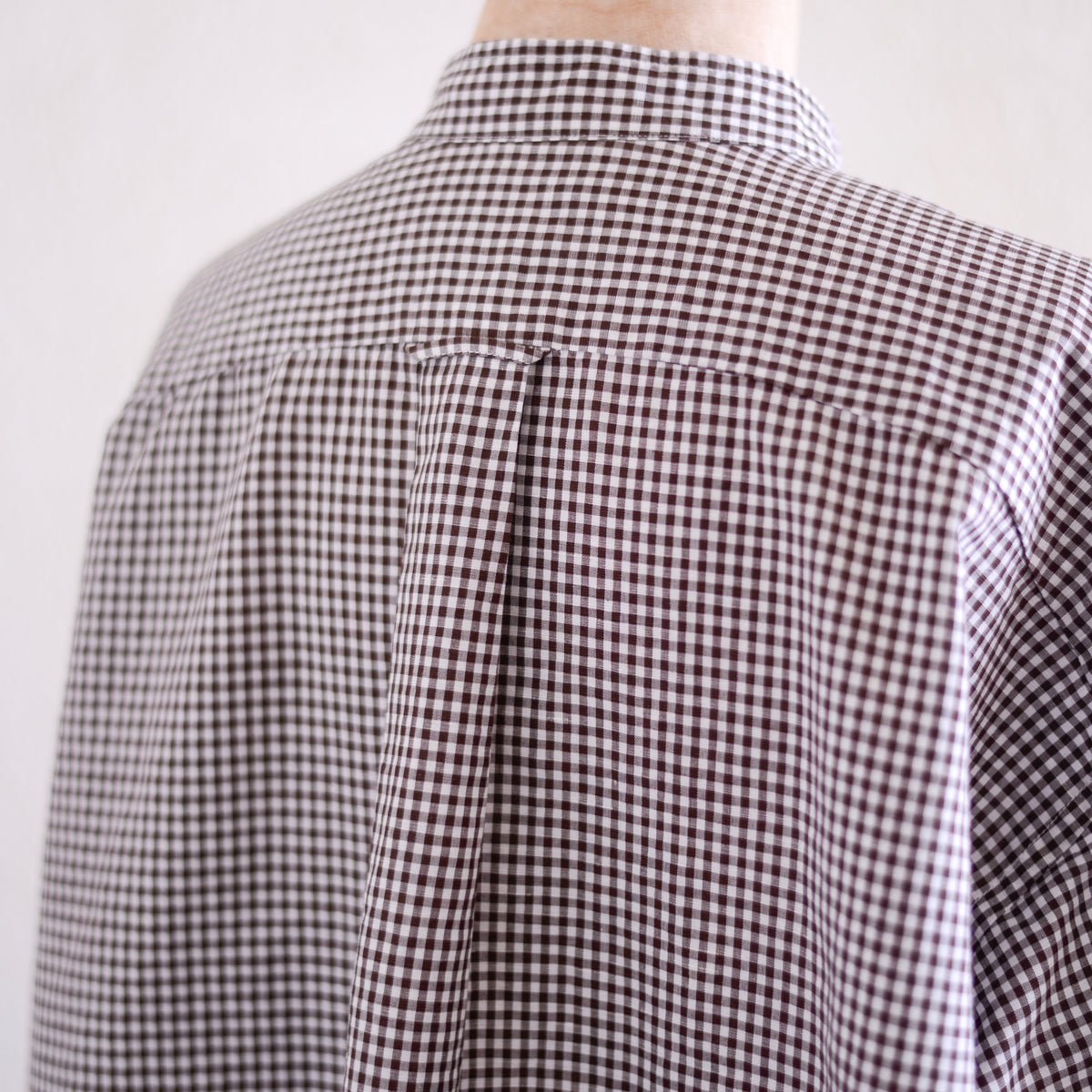 コットンリネンコンシールドボタンシャツ Off White ×Brown