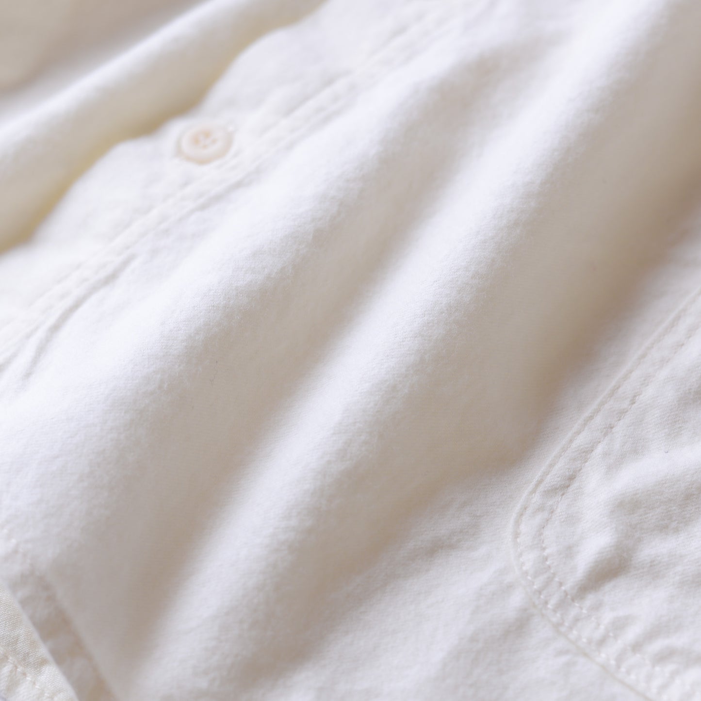 ブラッシュドコットンハイネックシャツ Off White