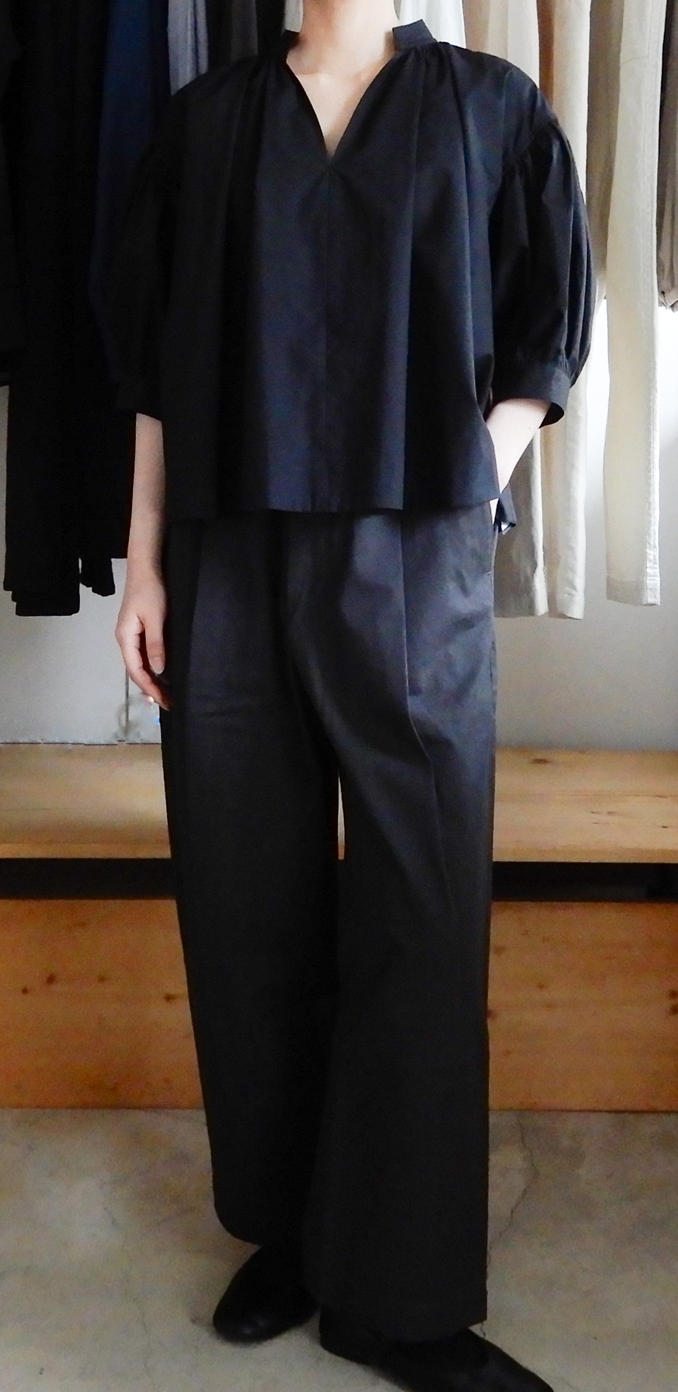 コットンギャザースリーブブラウス Black