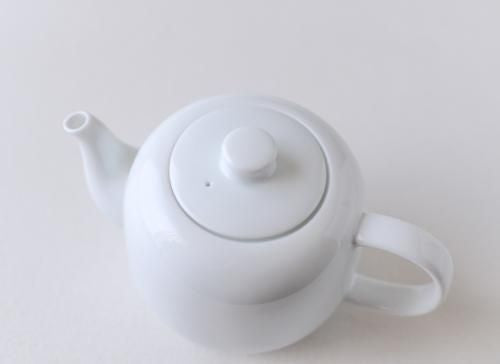 White porcelain teapot 520ml
