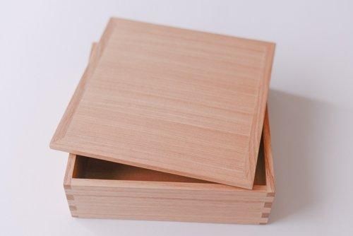 시라키의 단층 상자