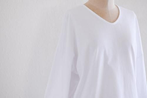 Soft cotton V-neck wide T-shirt White