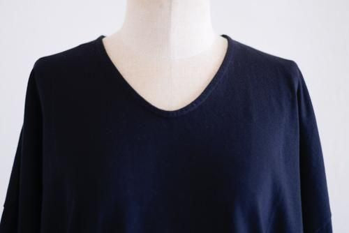 Soft cotton V-neck wide T-shirt in black