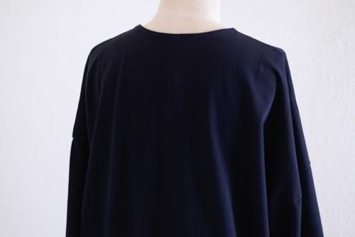 Soft cotton V-neck wide T-shirt in black
