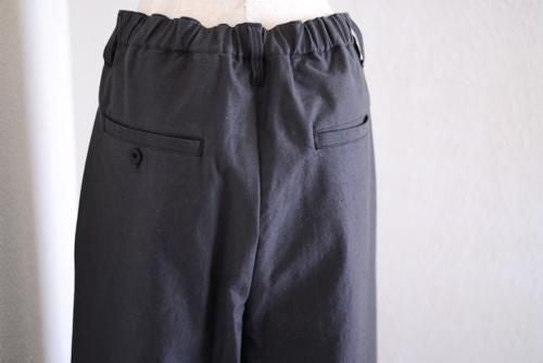 Organic Cotton Tapered Pants in Charcoal Black