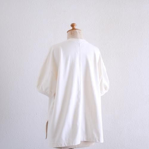 Cotton gathered sleeve pullover in off-white