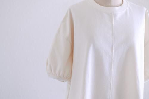 Cotton gathered sleeve pullover in off-white