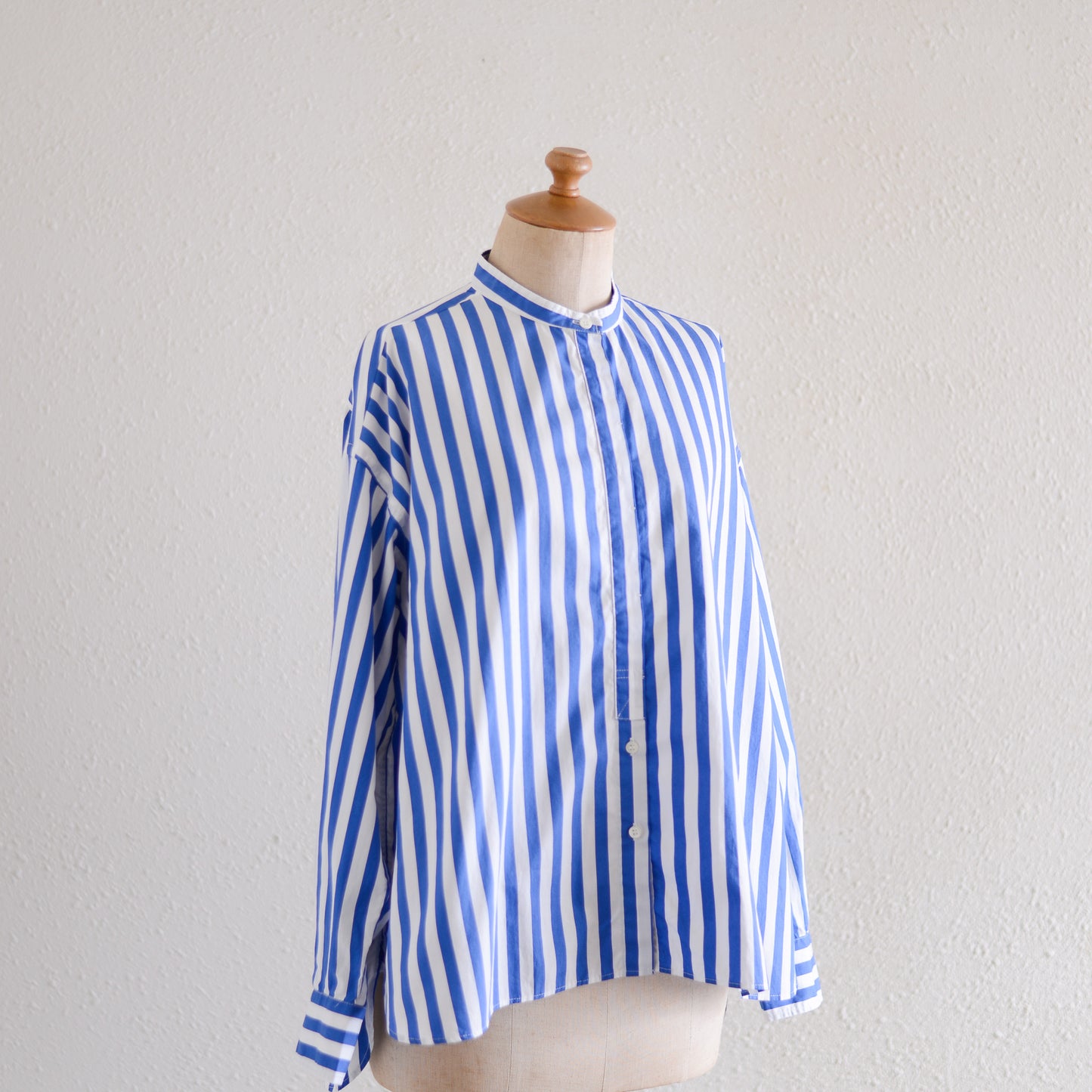 コットンバンドカラーストライプシャツ Off White ×Blue
