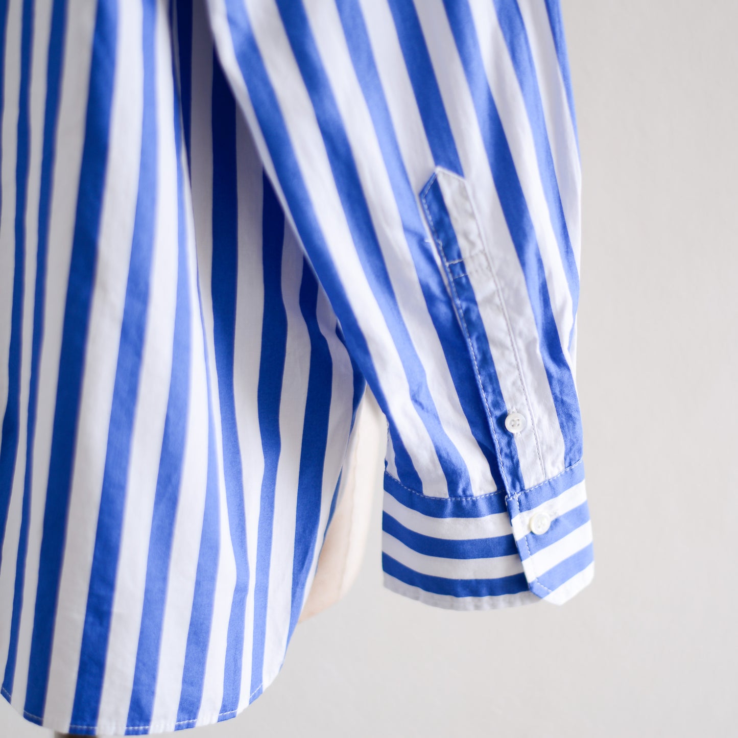 コットンバンドカラーストライプシャツ Off White ×Blue