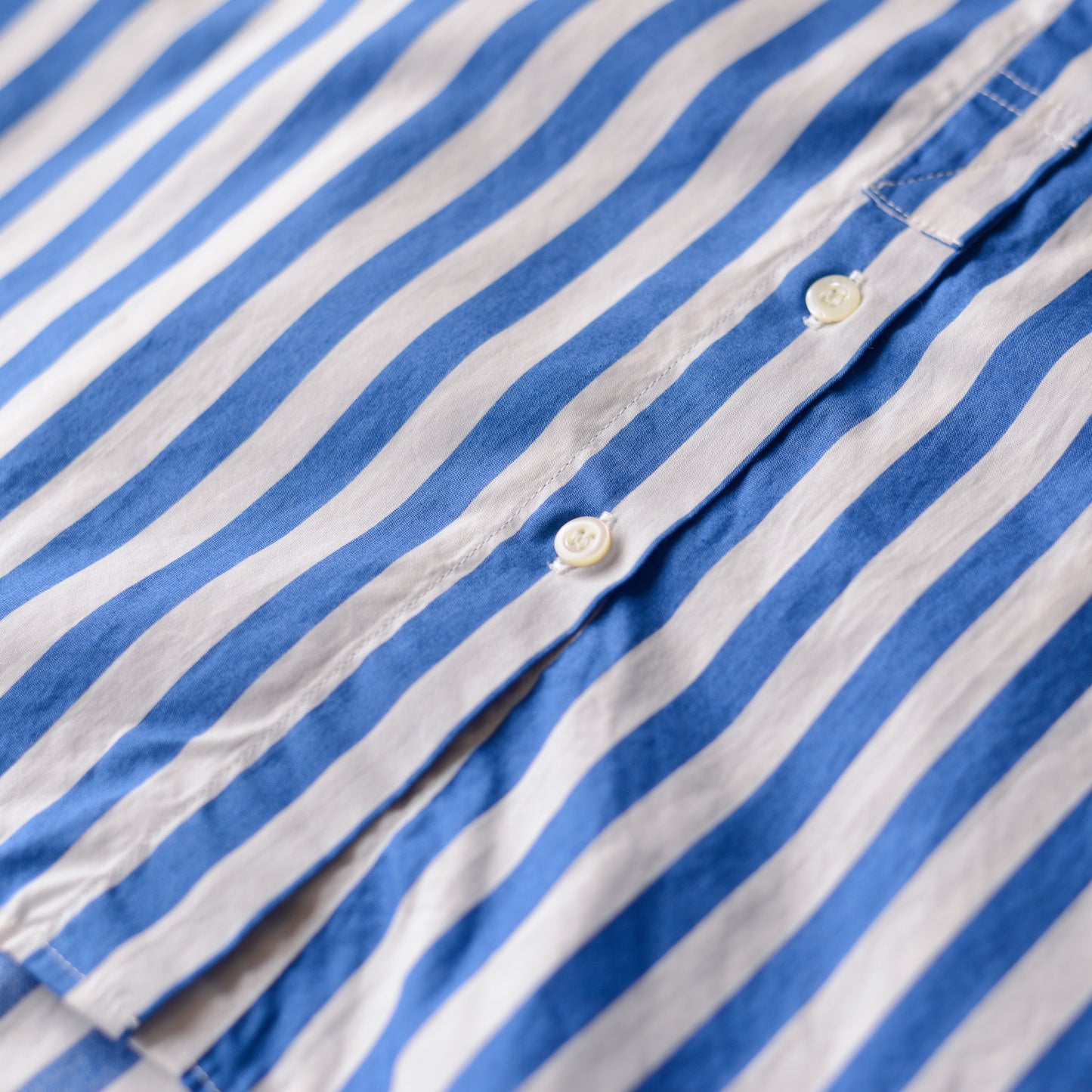 コットンバンドカラーストライプシャツ Off White ×Blue