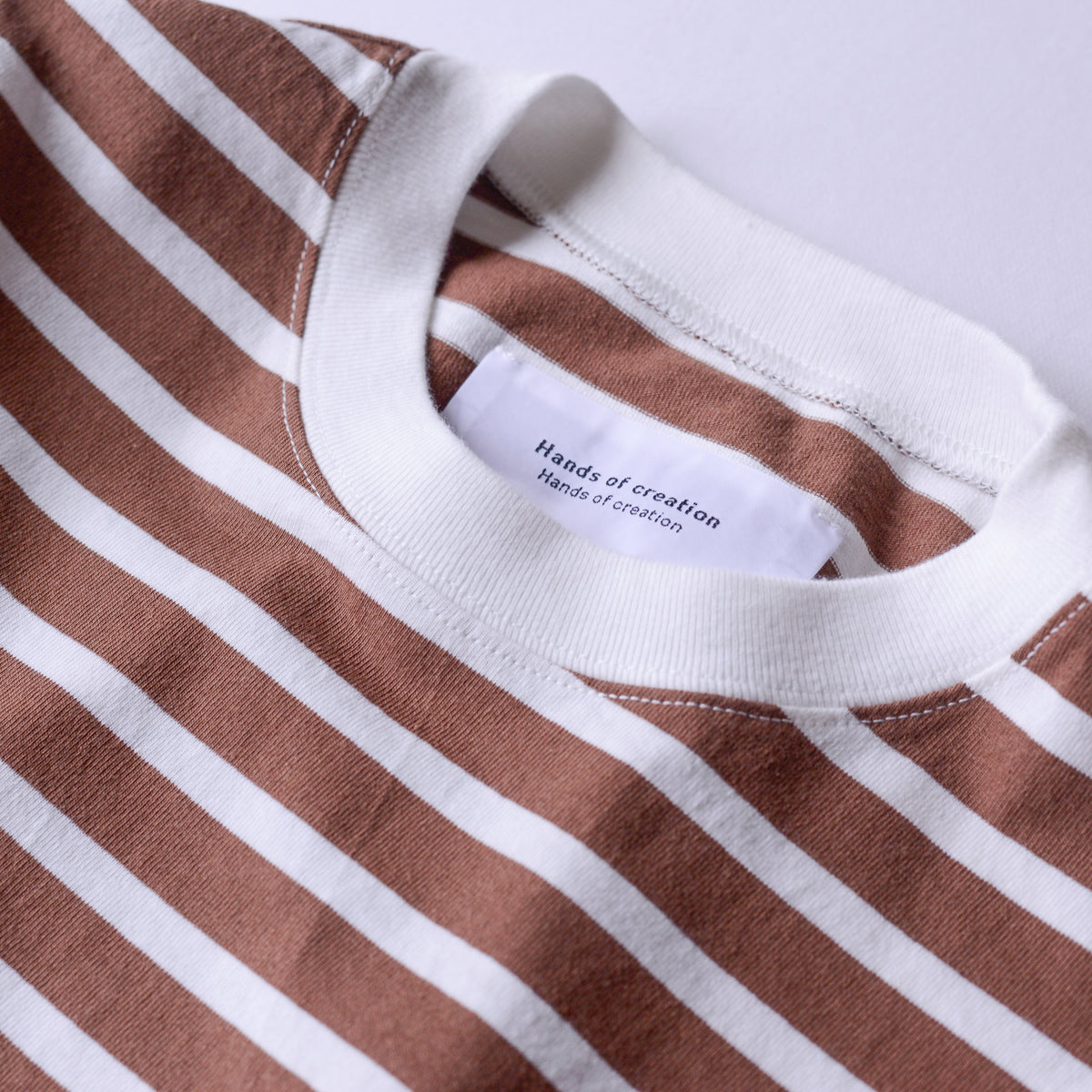 コットンボーダクルーネックプルオーバー Brown × Off White
