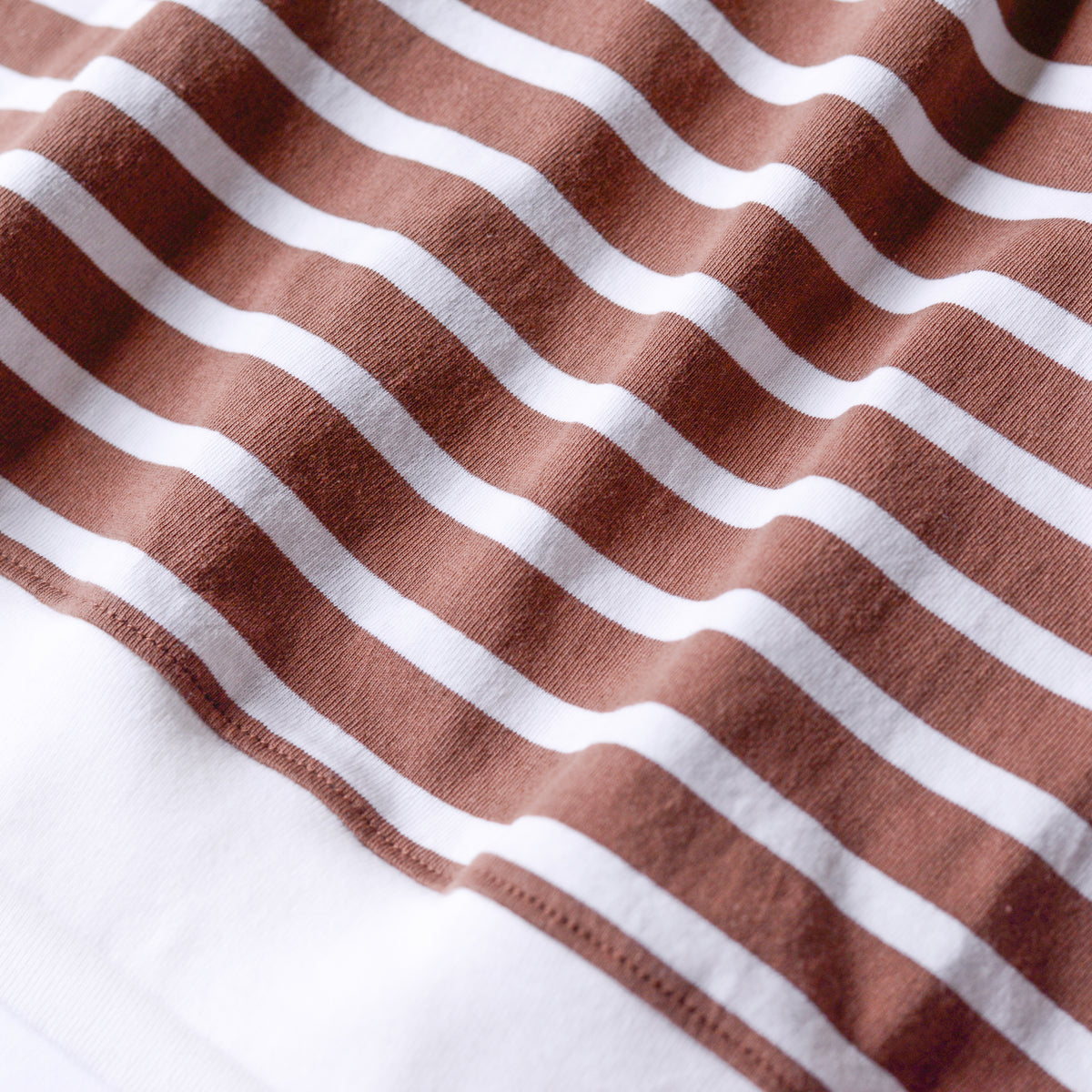 コットンボーダクルーネックプルオーバー Brown × Off White