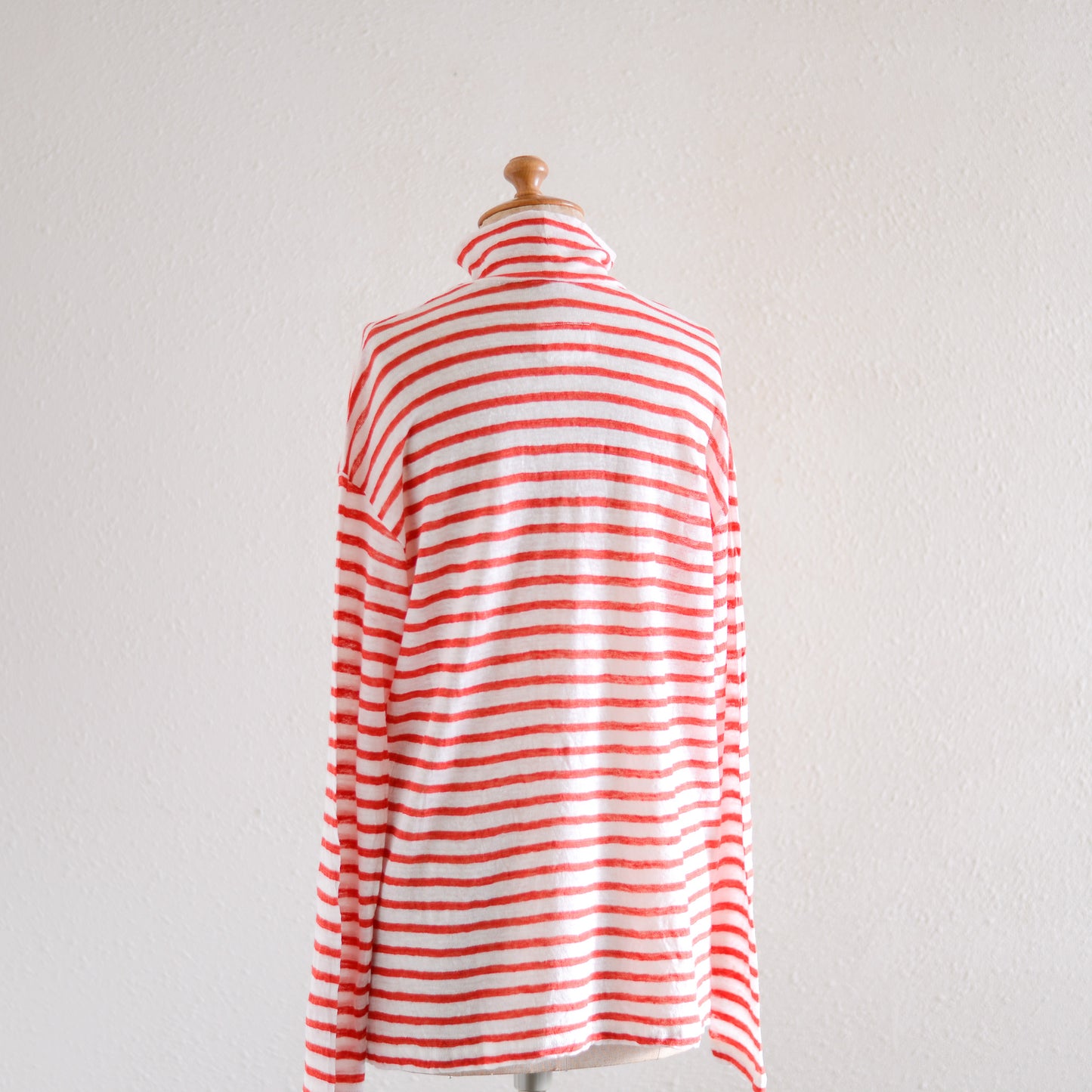 リネンボーダーハイネックプルオーバー Off White × Red