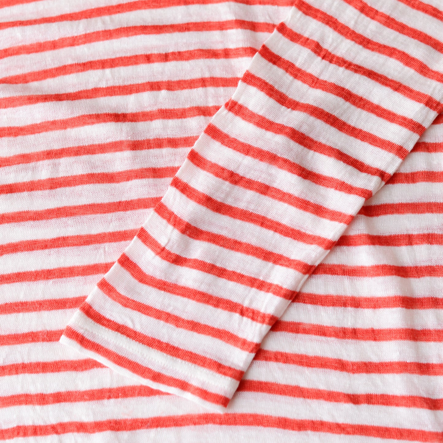 リネンボーダーハイネックプルオーバー Off White × Red