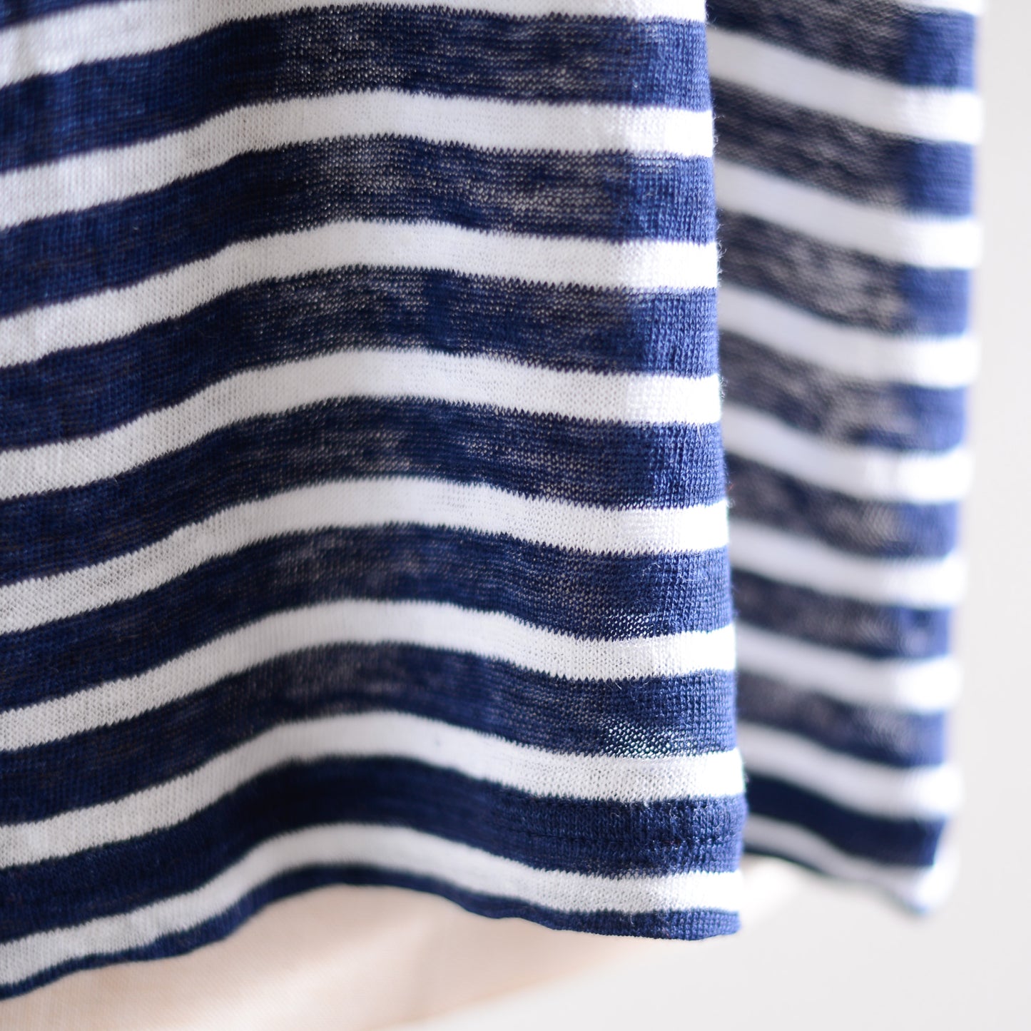 リネンボーダーハイネックプルオーバー Off White × Navy