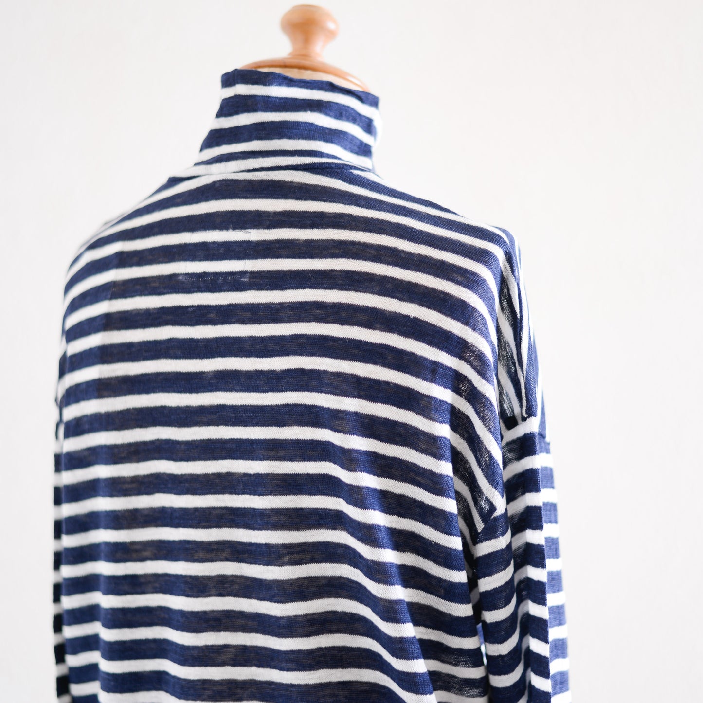 リネンボーダーハイネックプルオーバー Off White × Navy