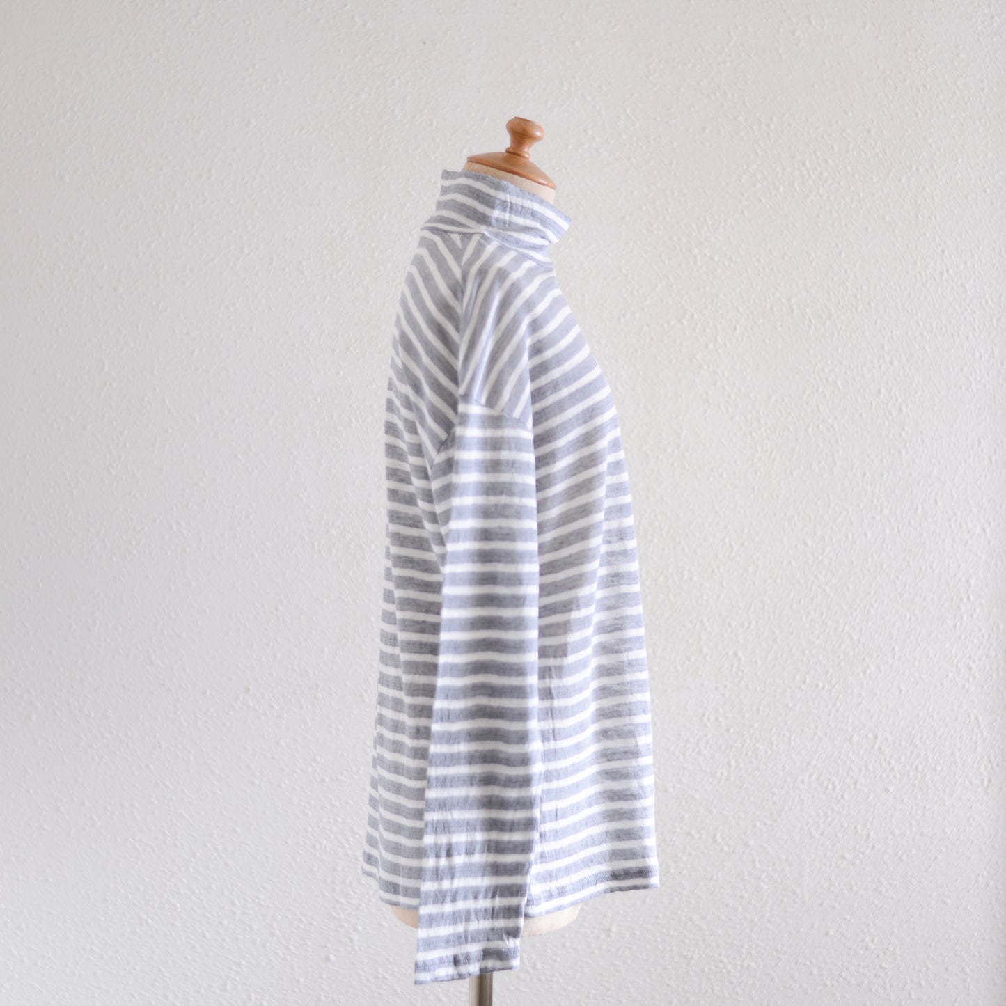 リネンボーダーハイネックプルオーバー Off White × Gray