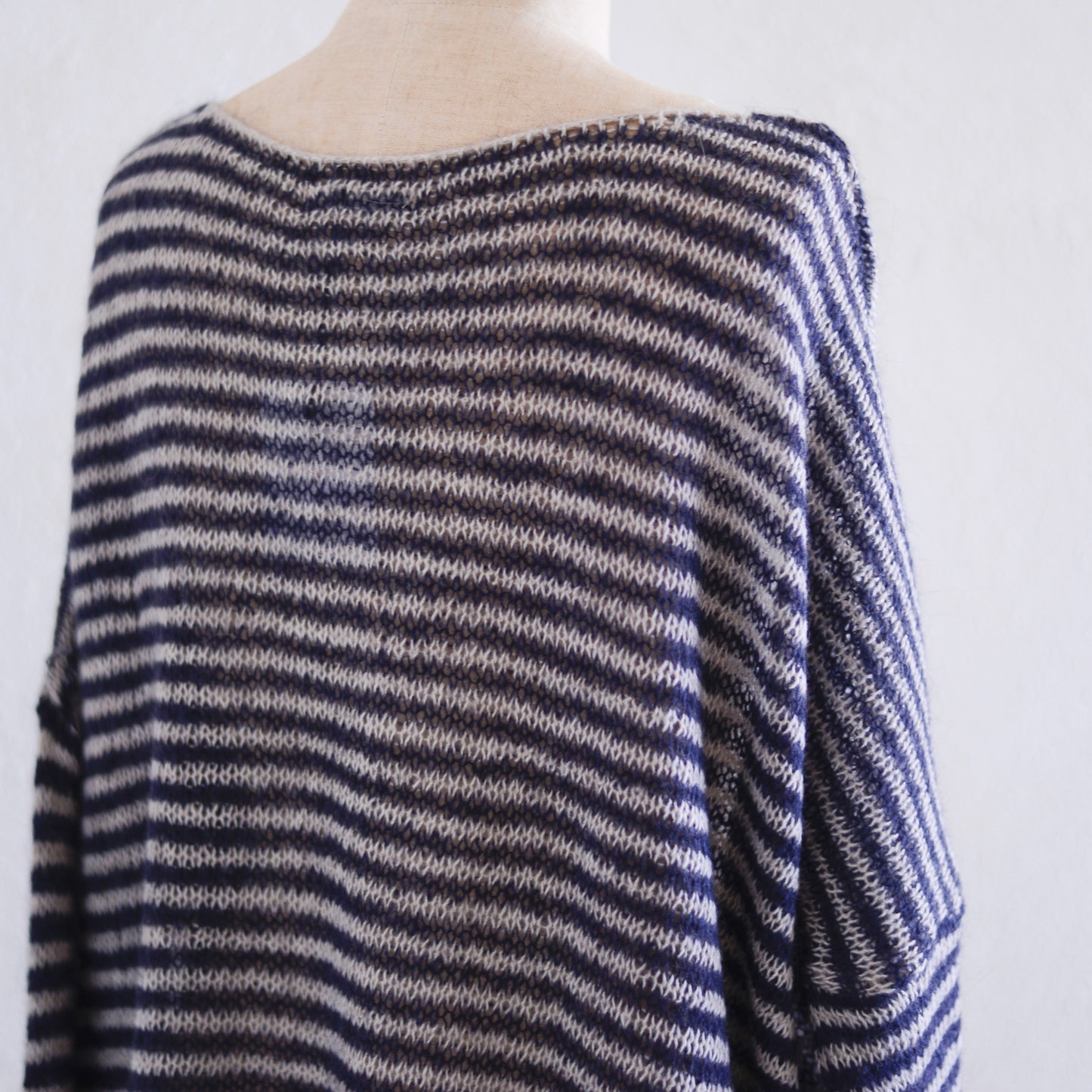 モヘアボートネックボーダーニット Beige × Black