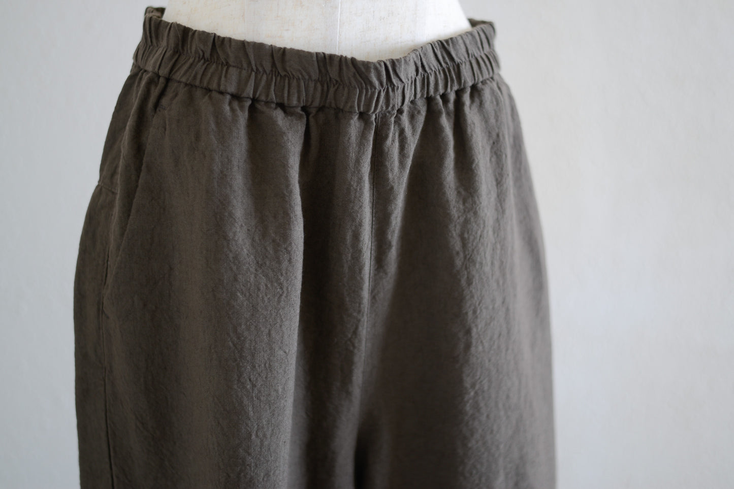リネンイージーテーパードパンツ Charcoal Gray