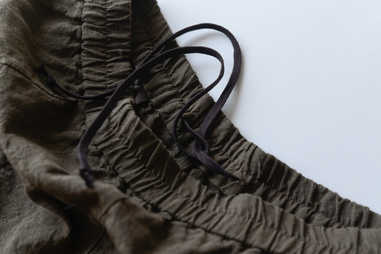 リネンイージーテーパードパンツ Charcoal Gray