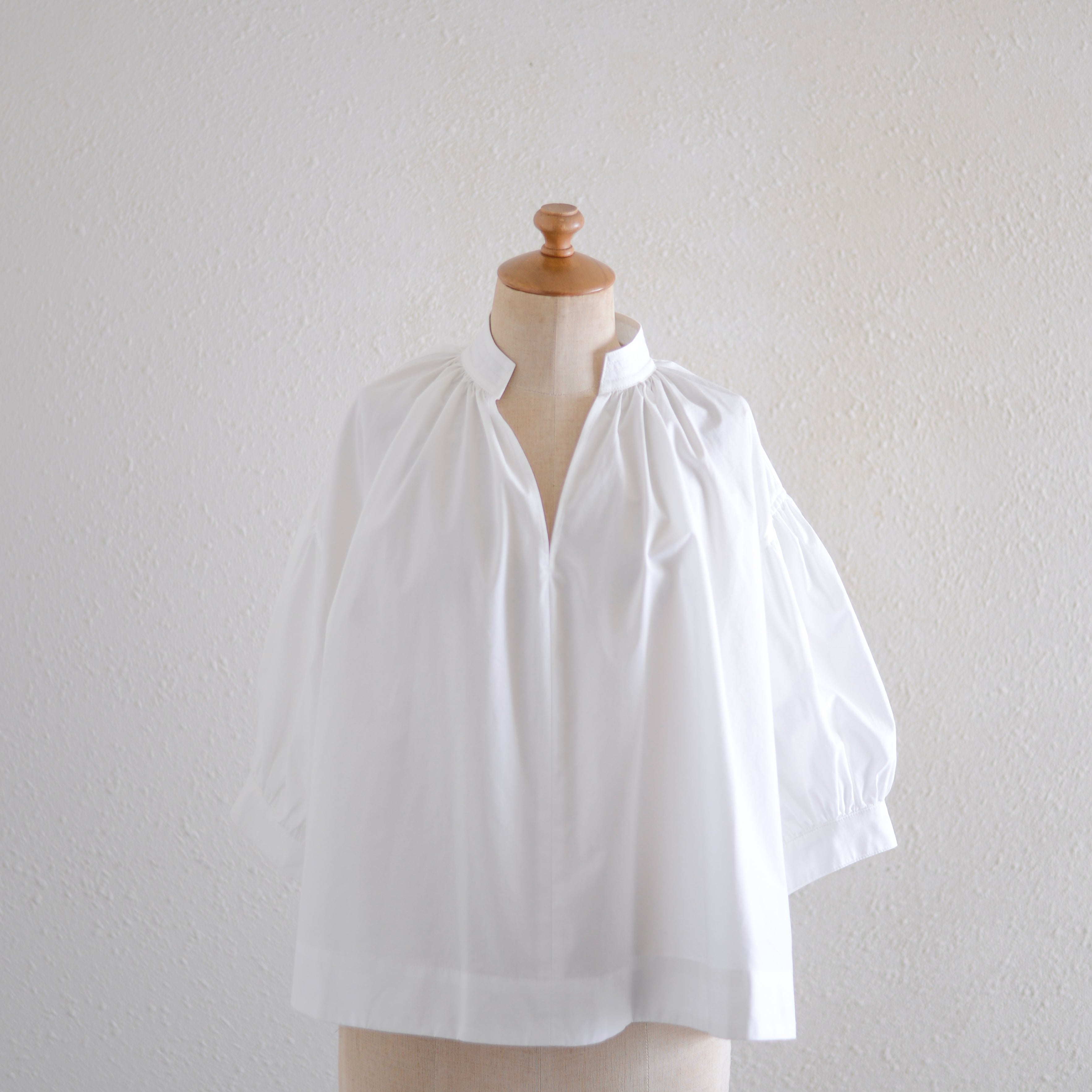 コットンギャザースリーブブラウス Off White – MAR ONLINE STORE