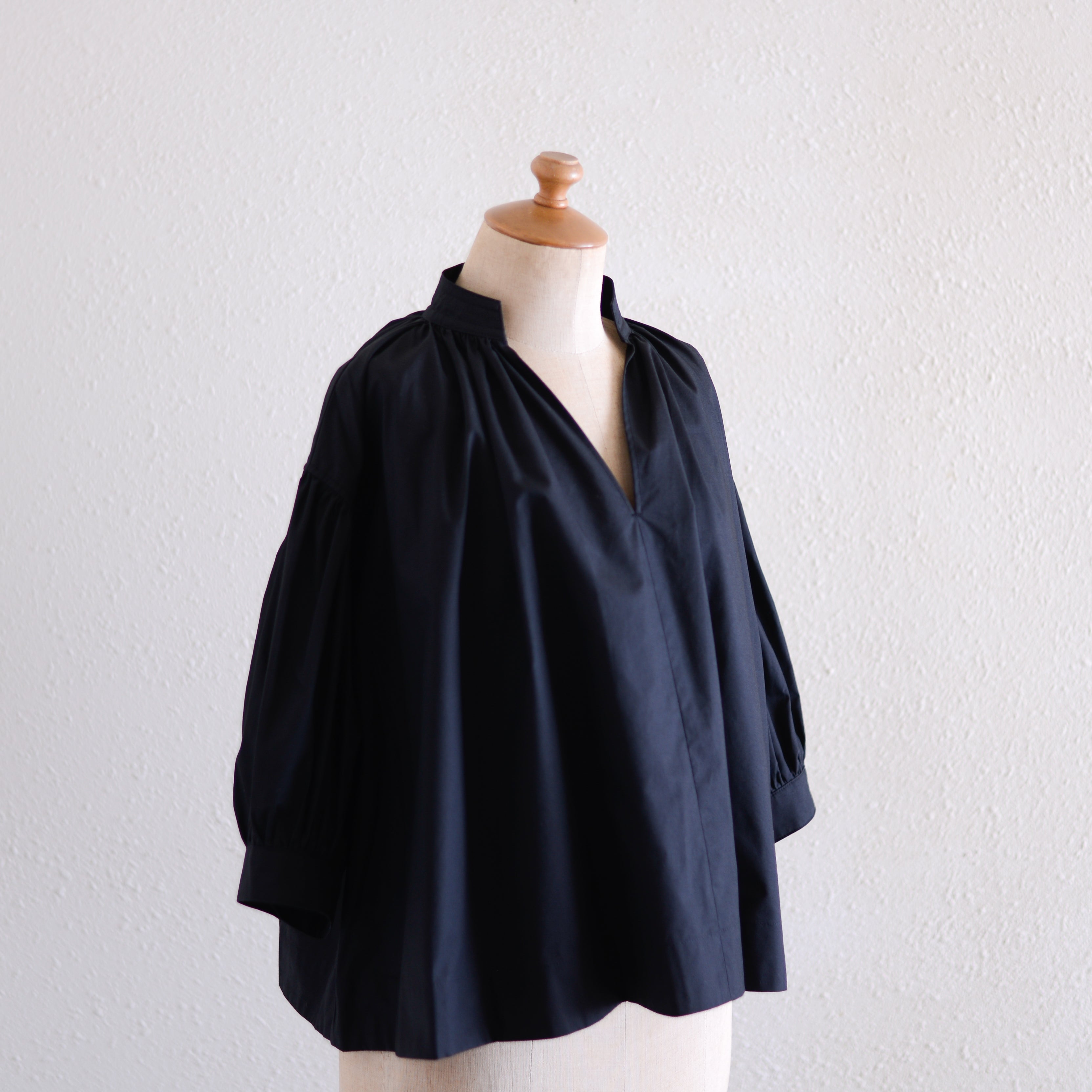 コットンギャザースリーブブラウス Black – MAR ONLINE STORE