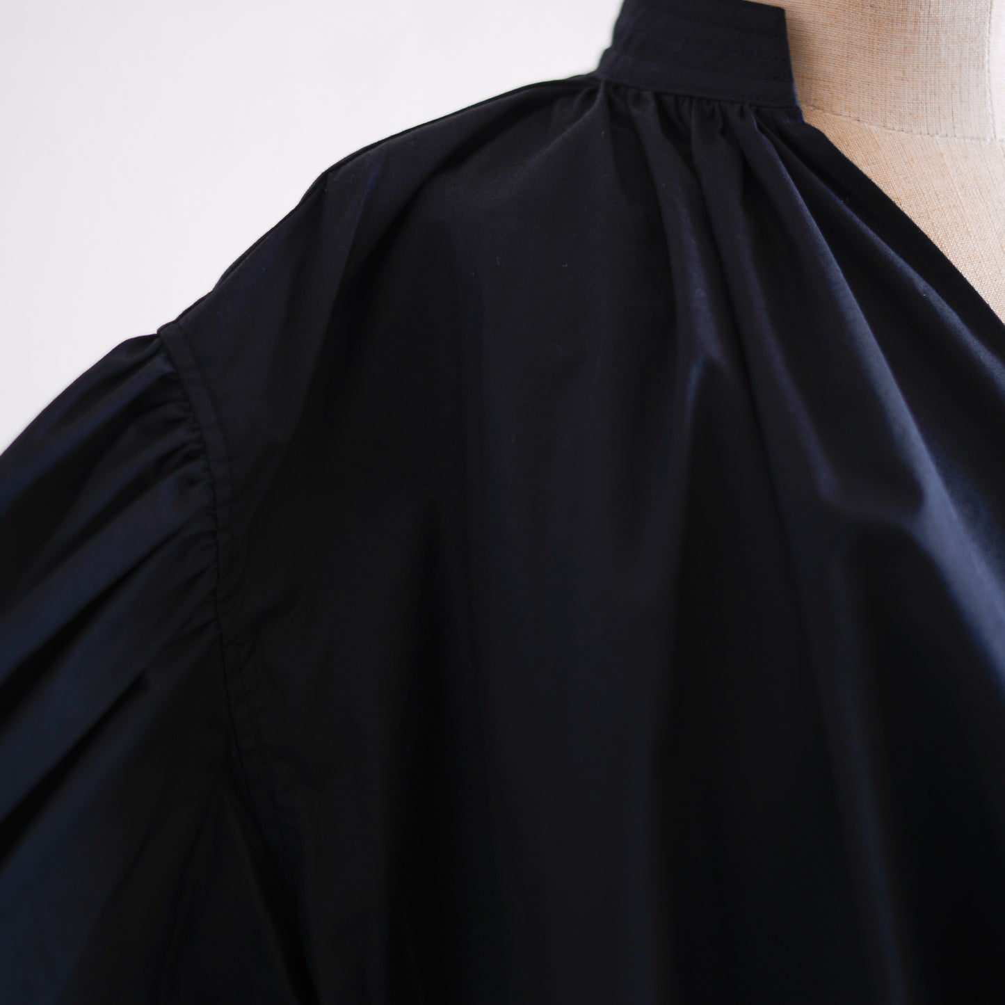 コットンギャザースリーブブラウス Black