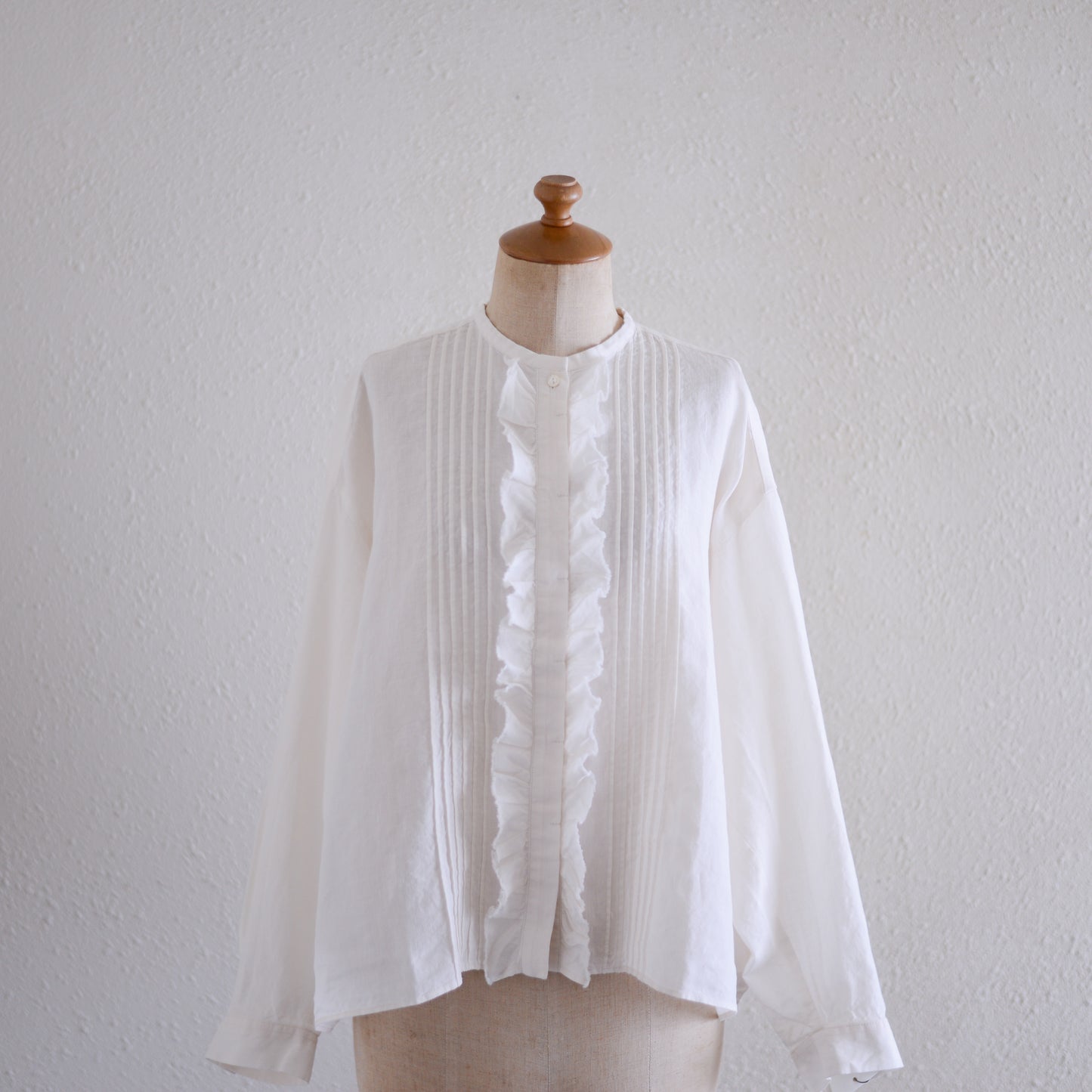 リネンラミータックフリルブラウス Off White