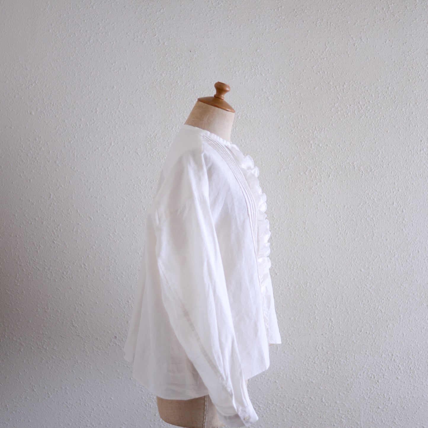 リネンラミータックフリルブラウス Off White