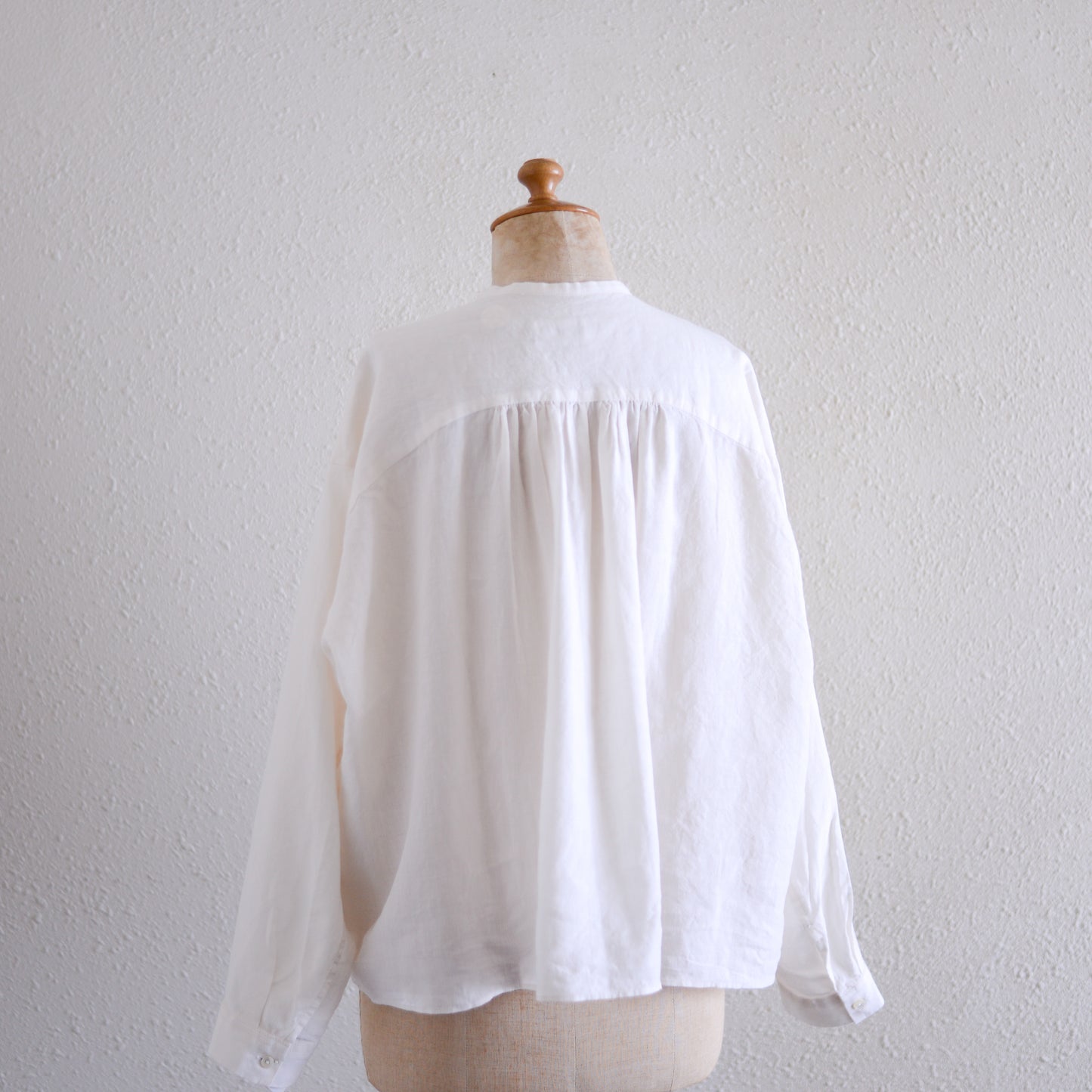 リネンラミータックフリルブラウス Off White