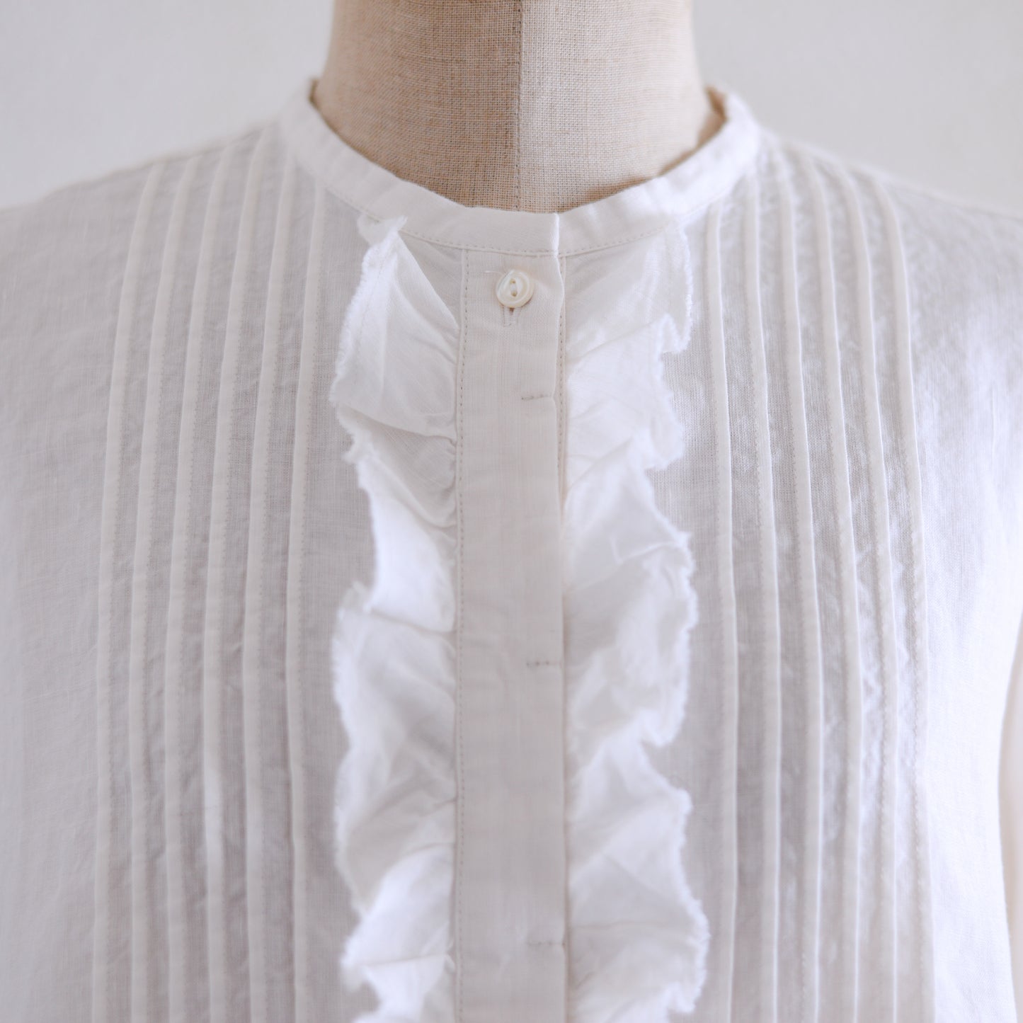リネンラミータックフリルブラウス Off White