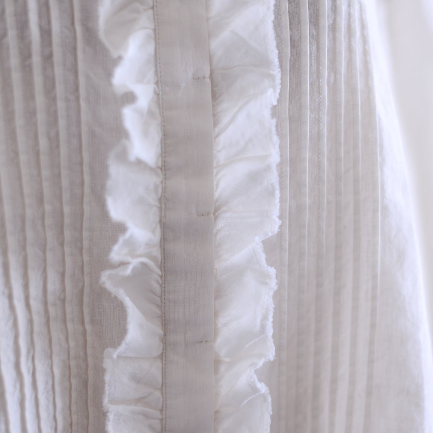 リネンラミータックフリルブラウス Off White