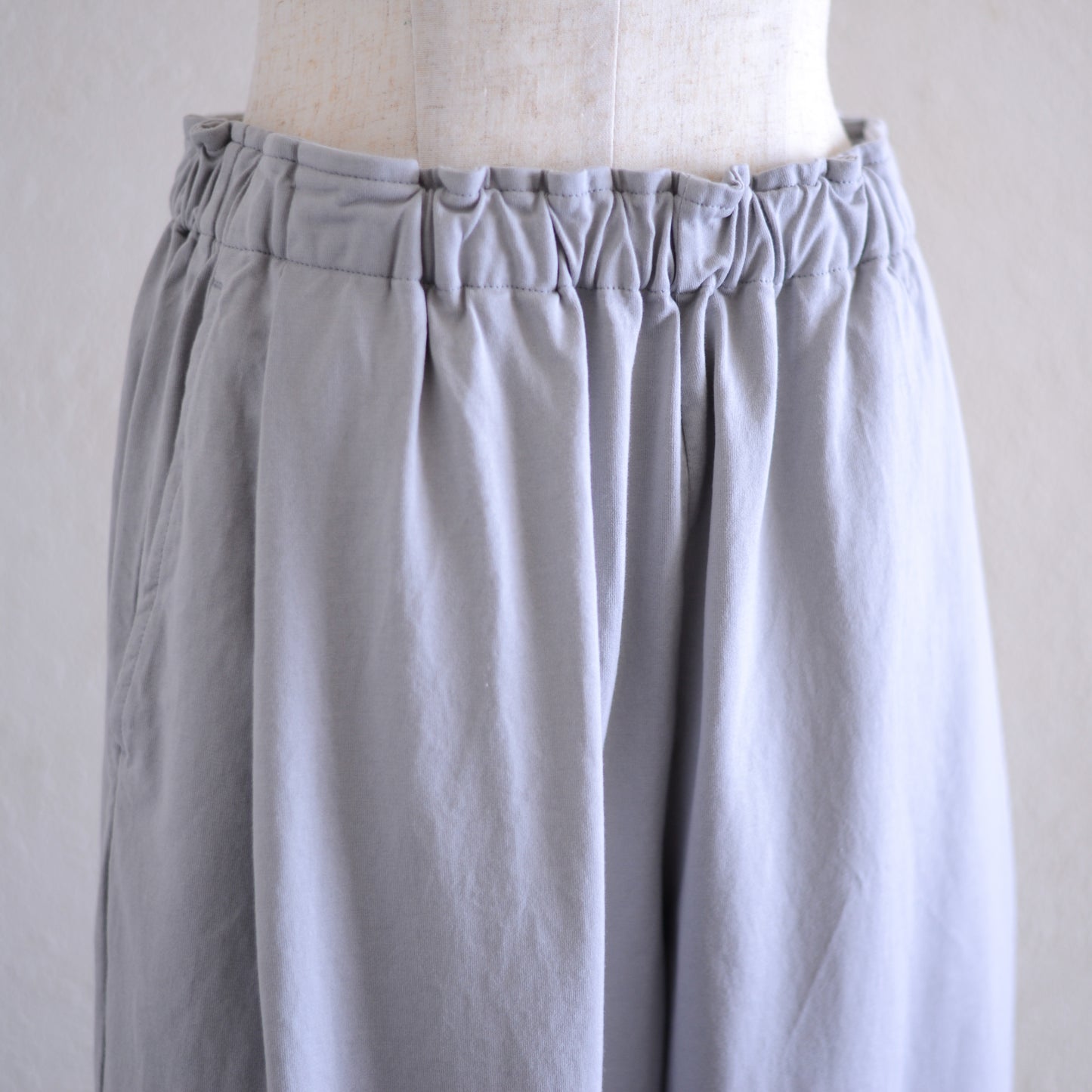 スムーズコットンテーパードパンツ Gray