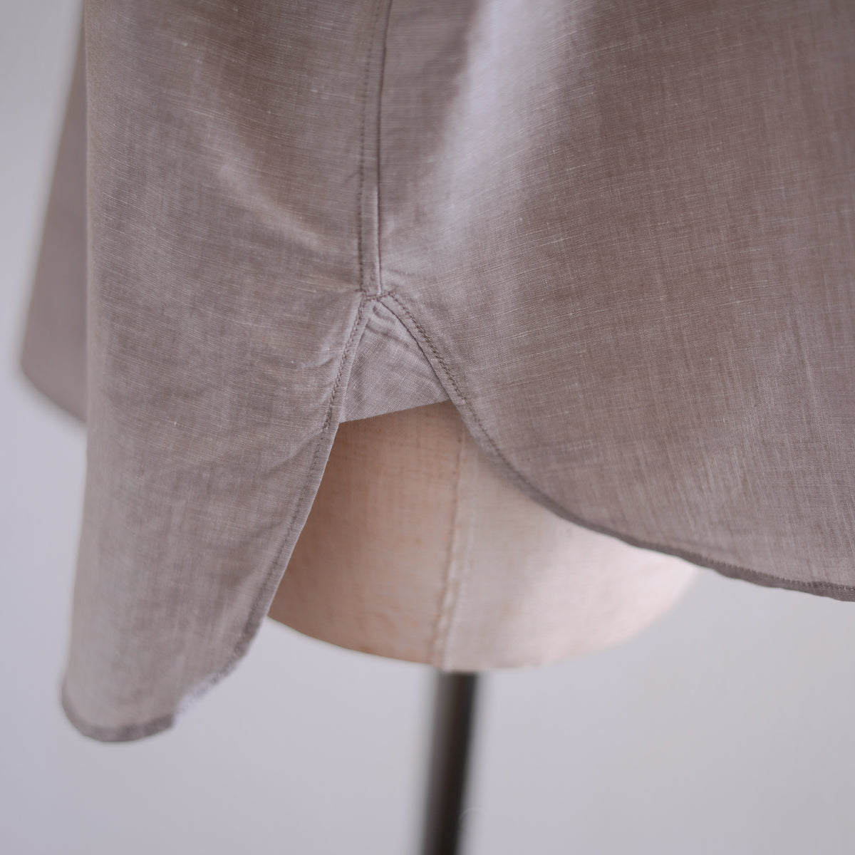 コットンリネンコンシールドボタンシャツ Beige