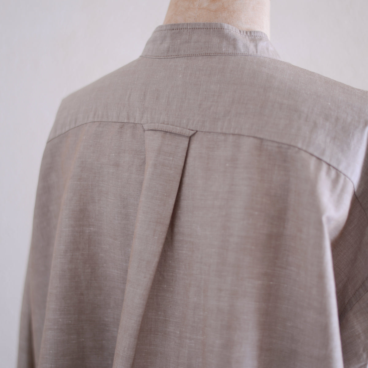 コットンリネンコンシールドボタンシャツ Beige