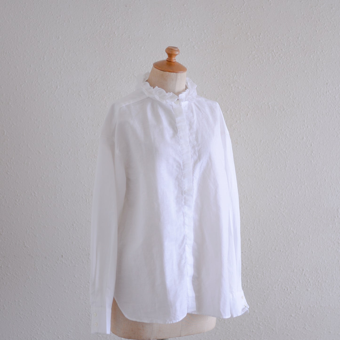 コットンリネンフリルネックシャツ Off White