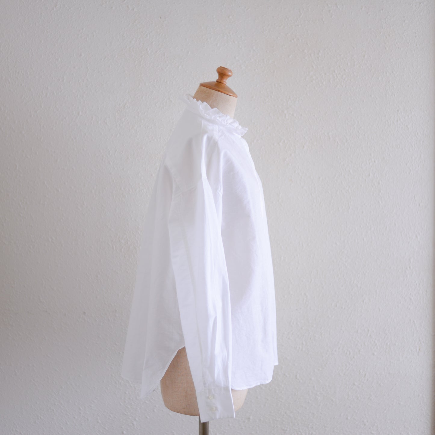 コットンリネンフリルネックシャツ Off White