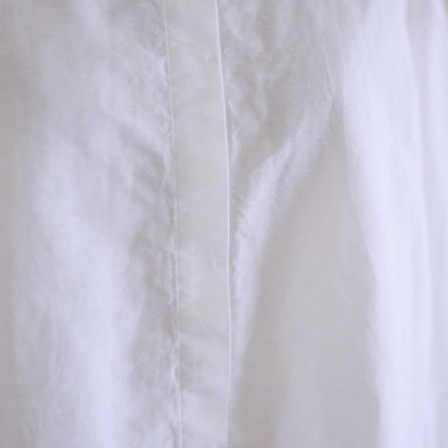 コットンリネンフリルネックシャツ Off White