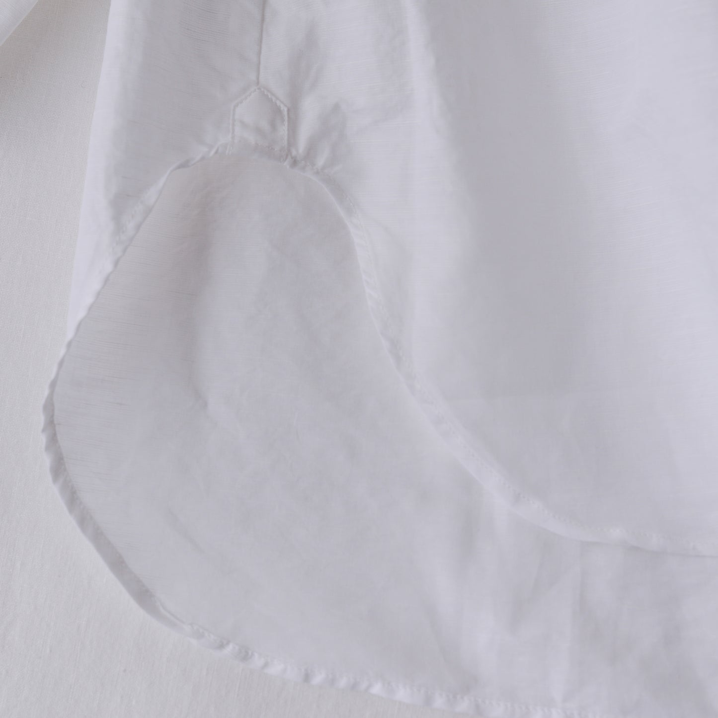 コットンリネンフリルネックシャツ Off White