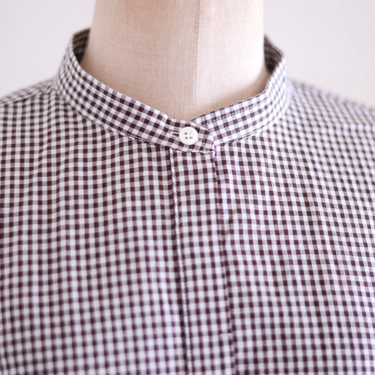 コットンリネンコンシールドボタンシャツ Off White ×Brown