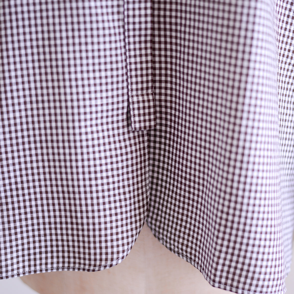 コットンリネンコンシールドボタンシャツ Off White ×Brown