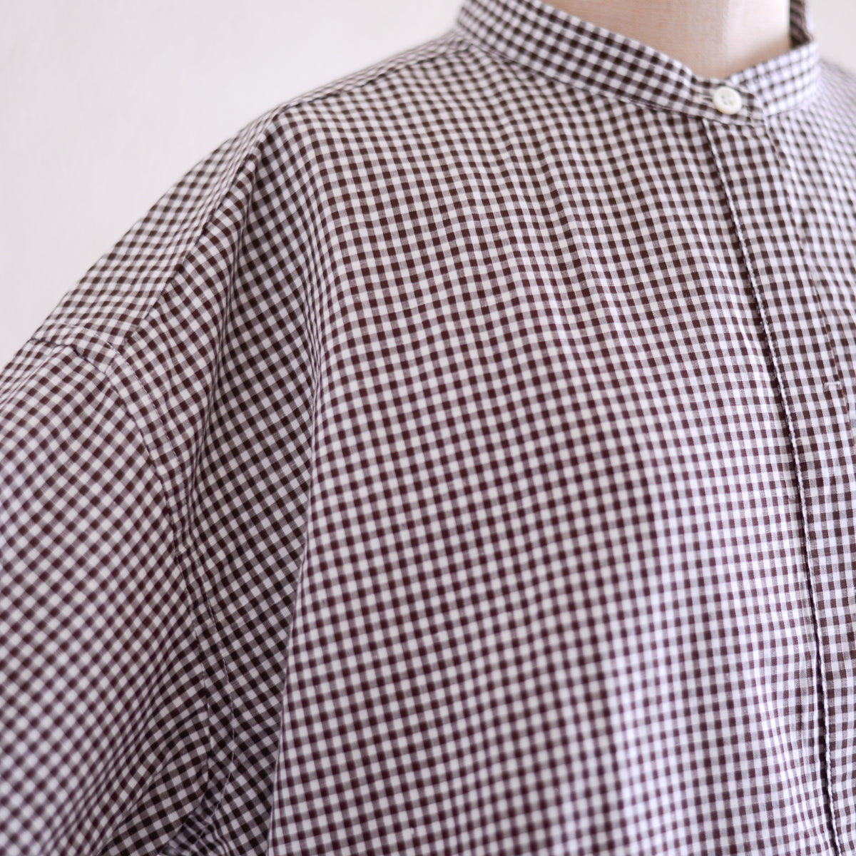 コットンリネンコンシールドボタンシャツ Off White ×Brown
