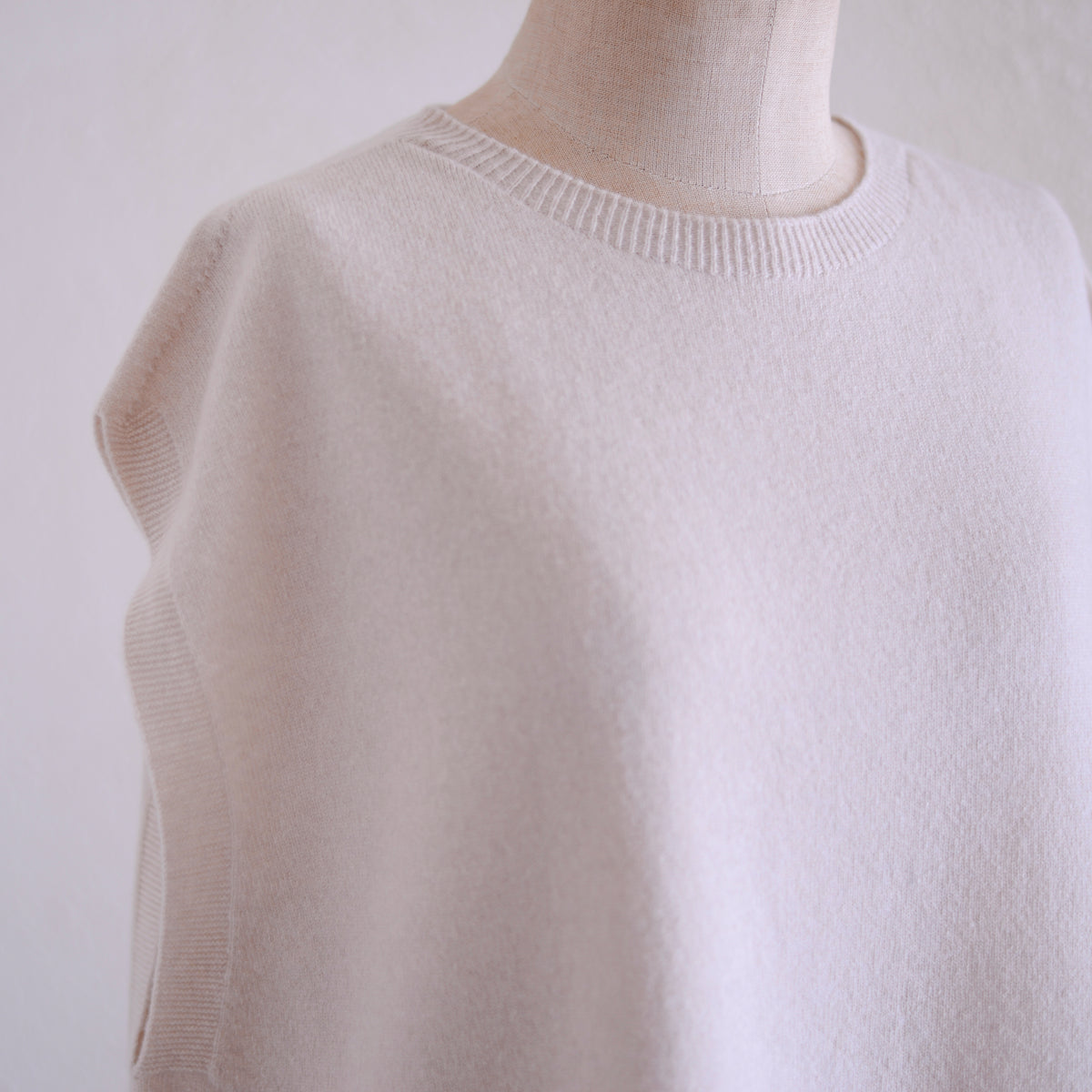 ウールバックスリットベスト Beige
