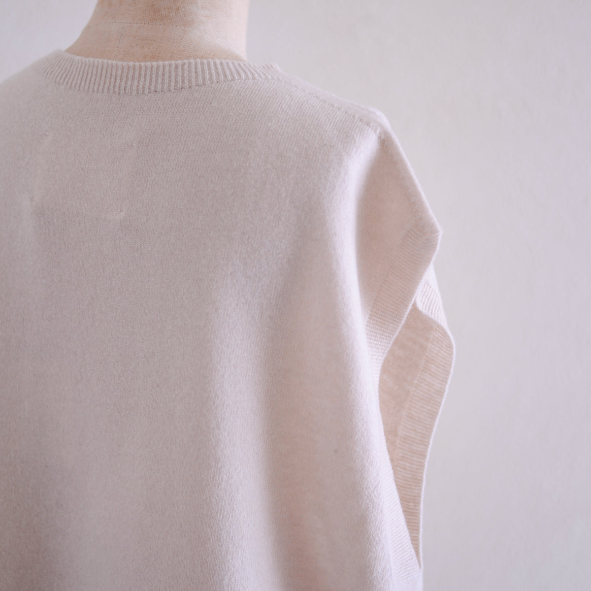 ウールバックスリットベスト Beige