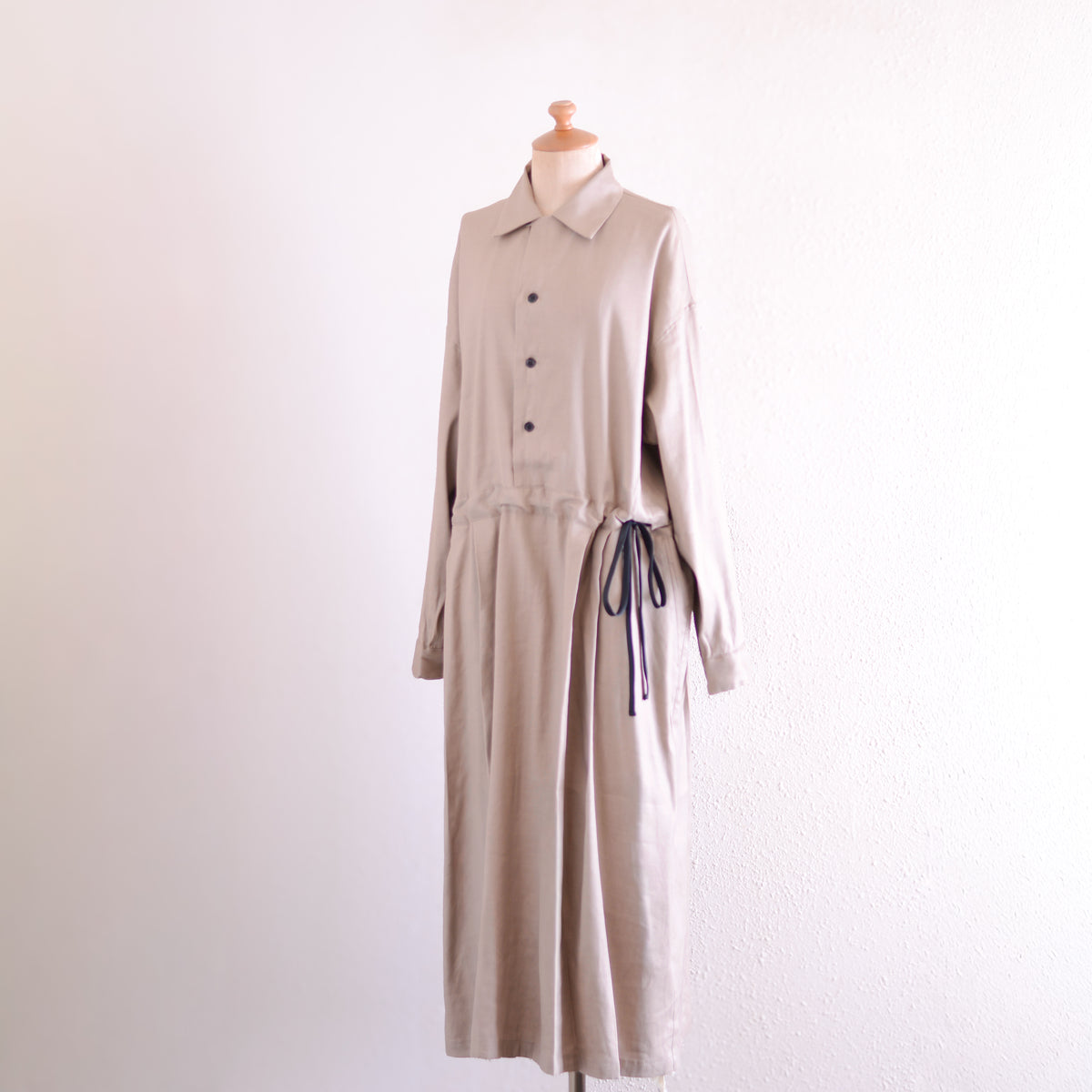 リネンレーヨンギャザーウエストワンピース Beige