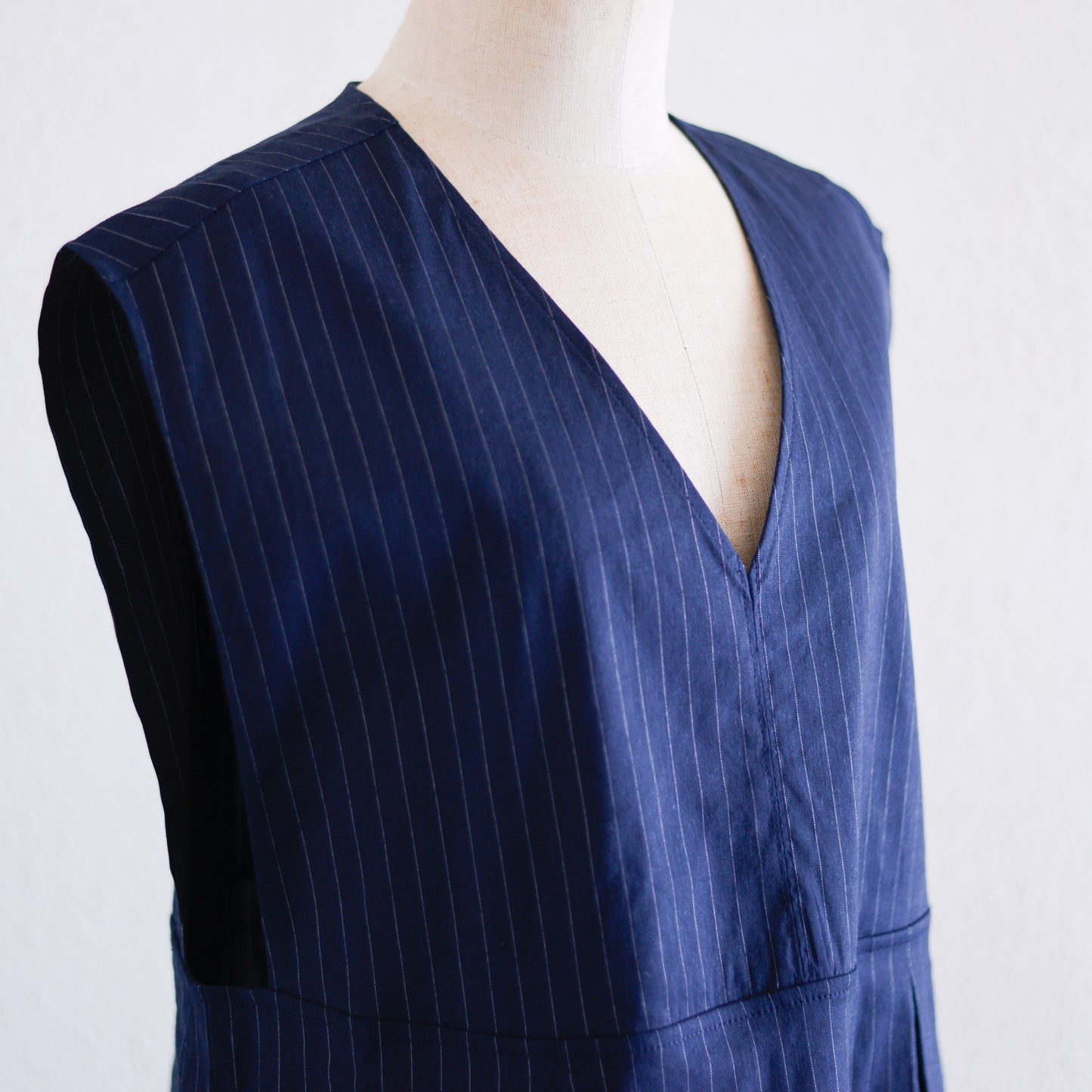 リネンレーヨンVネックタックプルオーバー Navy