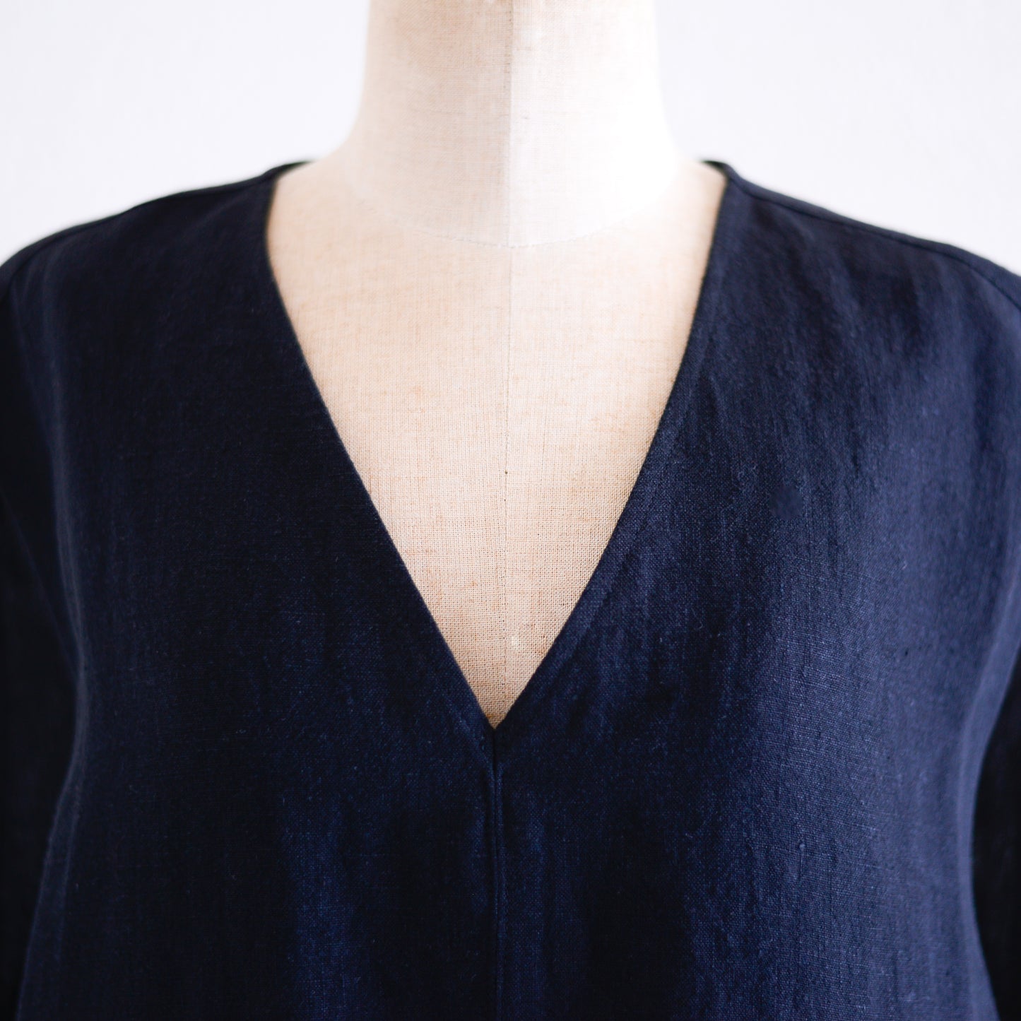 リネンVネックタックプルオーバー Black