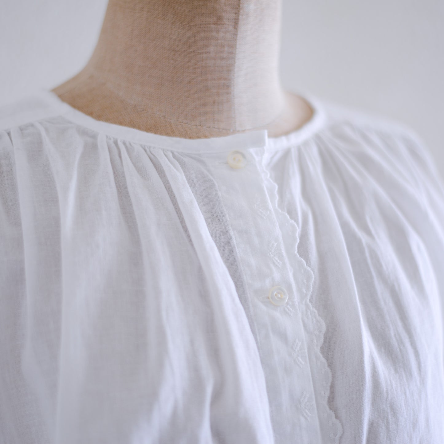 Cotton 2-way Embroidery Blouse Off White