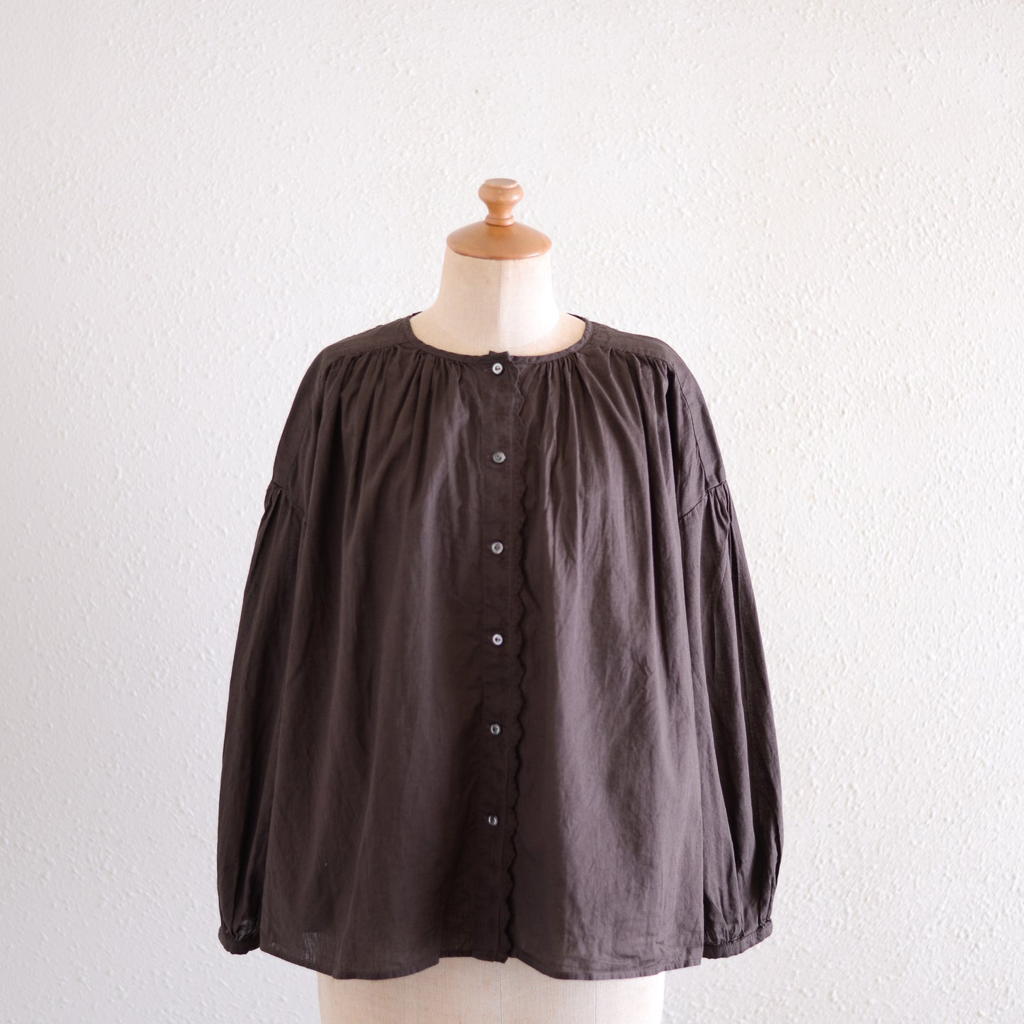 Cotton 2-way embroidered blouse, Brown